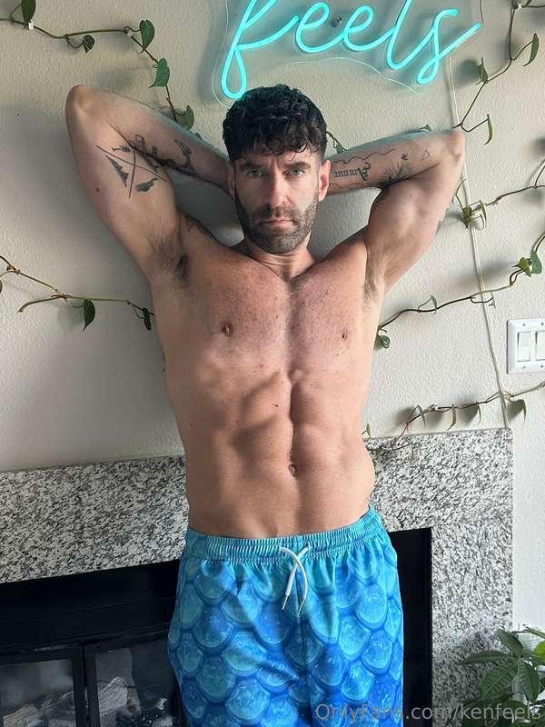 Wanna see what’s hiding beneath? 😈🍆
