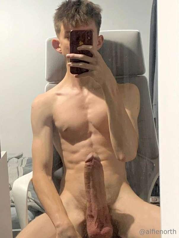 😍 Just look at this🤤He Has The He Has The BIGGEST TWINK COCK..