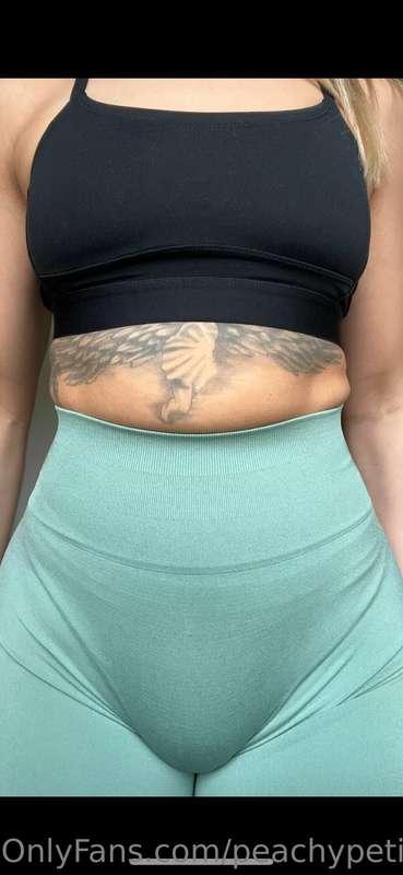 Who wants more gym leggings posts 🐱🐱🐱🐱🐱🐱🍑🍑🍑🍑
