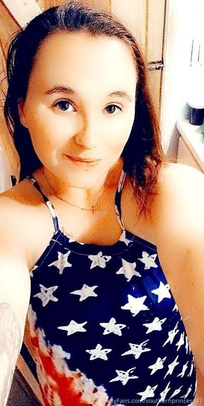 Felt festive for the fourth. Hope y'all had a Happy fourth. ..