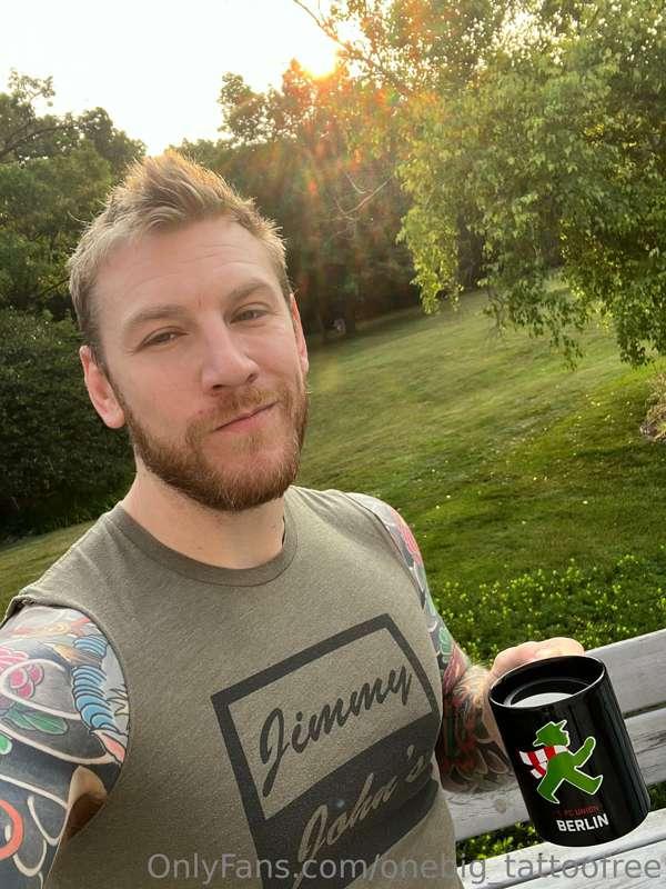 Starting my day late. Good morning everyone!🤣