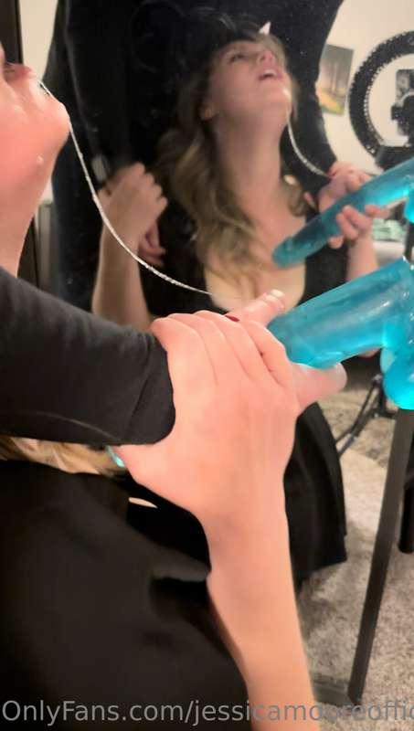 😈 9 minute Hardcore massive dildo throating

I’ve been hesit..