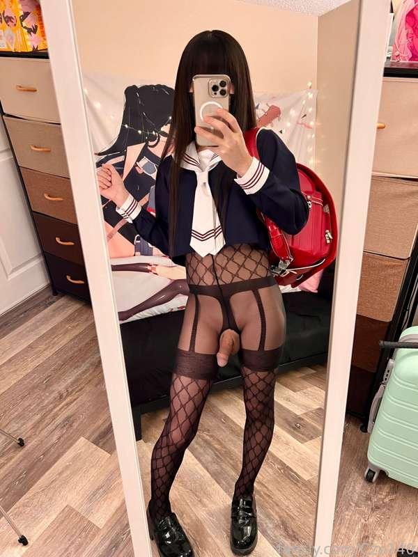 It's time for another Auto-Renew reward!💜 Czu will be sending a schoolgirl uniform &amp; bodystocking photoset to supporters with auto-renew on on January 18th! Make sure to turn your Auto-Renew on~💜💜💜
こんばんは、皆さん〜Czuです！継続的なサポートに感謝するため、Czu は自動更新が有効になっているサポーターに自動更新報酬を送信します。 今回の報酬は1月18日配布予定の制服＆ボディストッキングのフォトセットです！ぜひ自動更新をオンにしてください~💜