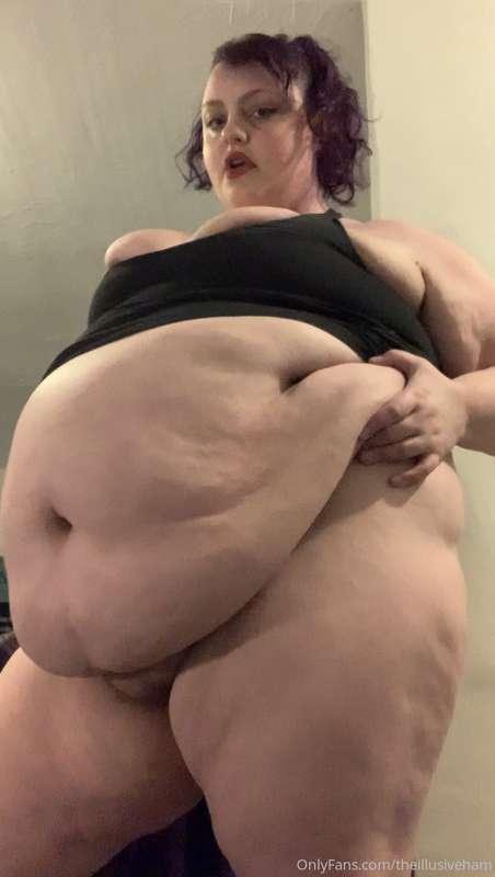 A very chonky girl 🤭