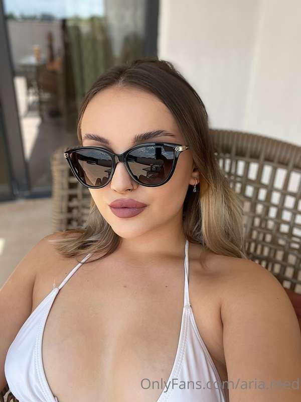 I can't handle the sun today 😂
