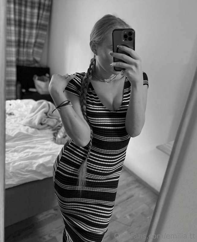 I like being a nice girl🥰
I like the way the dresses fit my ..