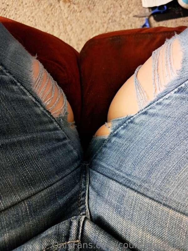 Thick thighs in jeans