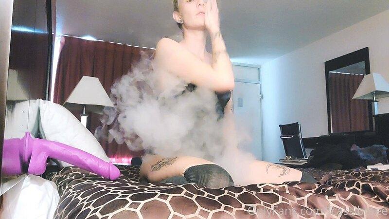 Ooooof this video/photo set is fuckin ?? Hit my DM or my VIP..