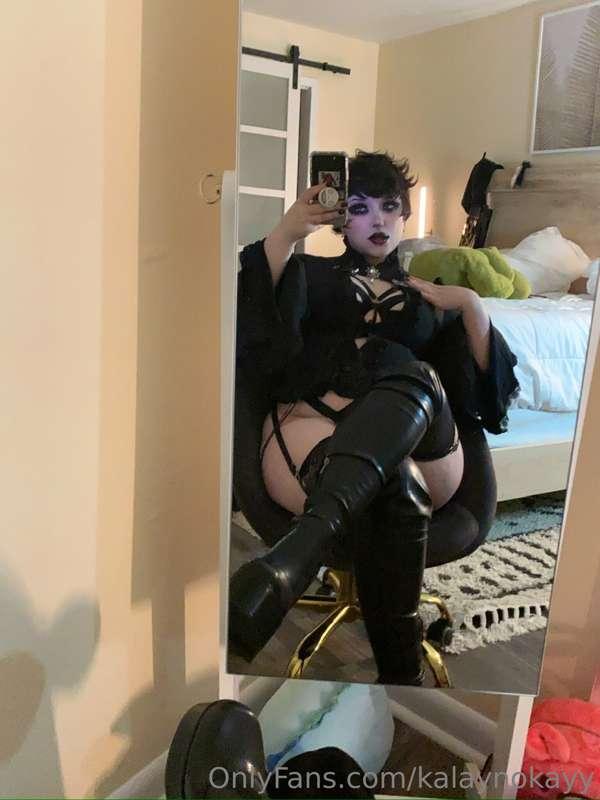 Let’s get down to business >;)… DM me 🖤
