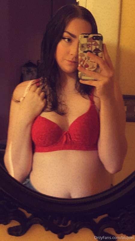 your favorite girl 😍 buy some posts! Make my day better 🥺🤍