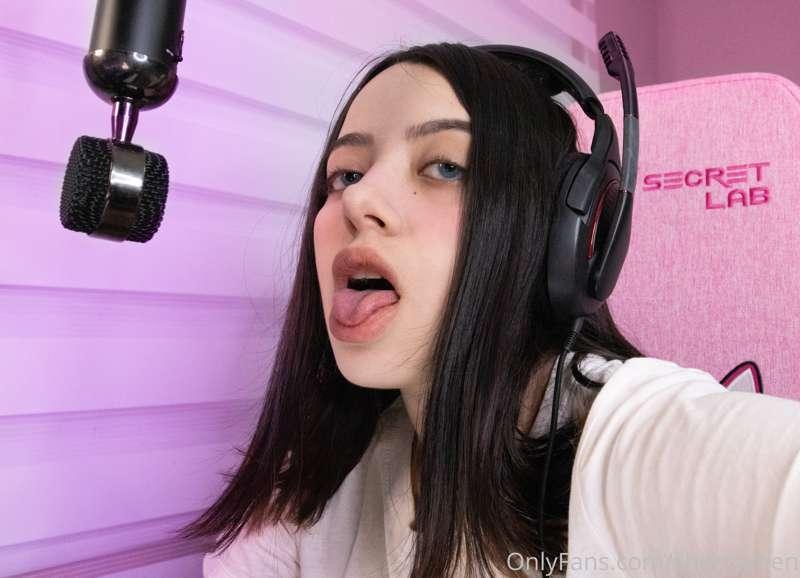 Dont miss my LIVE STREAM🖤
Tonight🖤