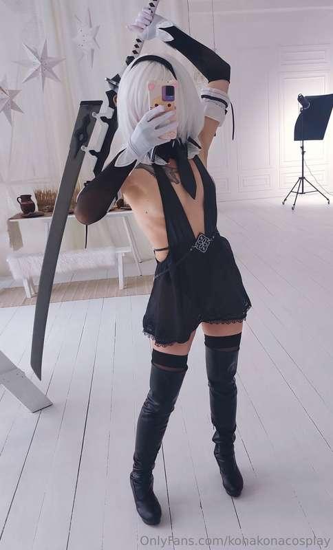 Ada Wong and 2B backstages 💓