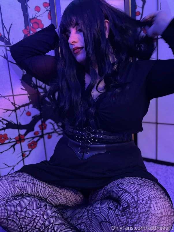check out @gloomyghostgirl !!!!