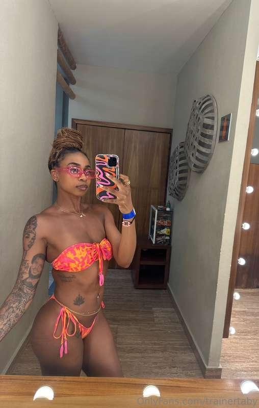 Sunbathing is my favorite past time💃🏾👙