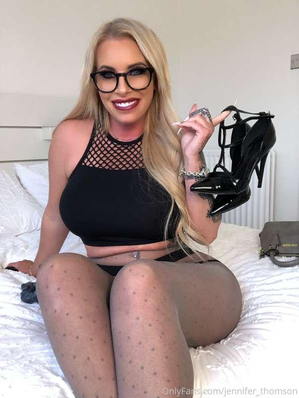There’s 60% off my VIP page... over 8.5k naughty photos & ac..
