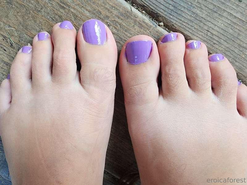Lots of furry toes for Foot Fetish Friday 😘👣