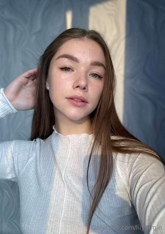 The hottest student @layla_mayer 🌶just started her sex life ..