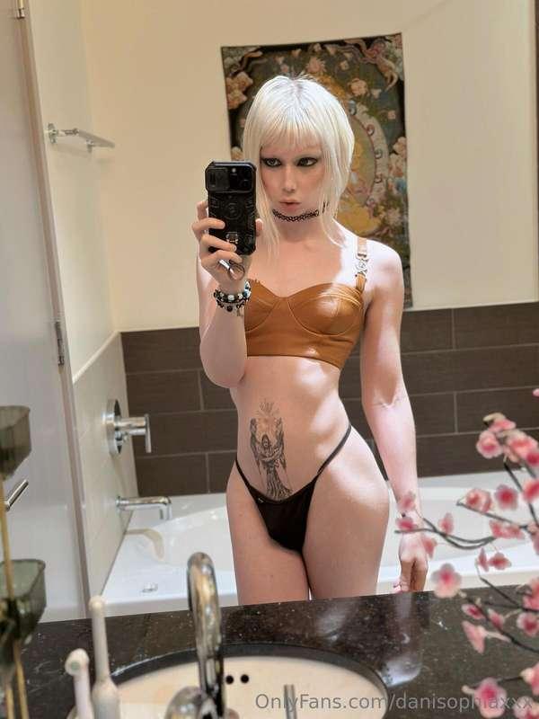 Are you just gonna stare or what?😏