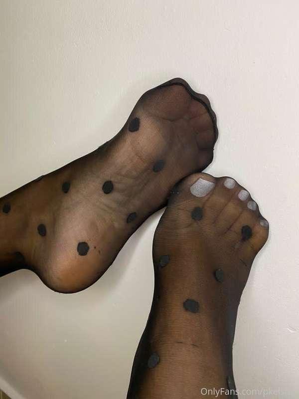 White toes with black polka dots nylons👀😍🥰My sexy tiny feet ..