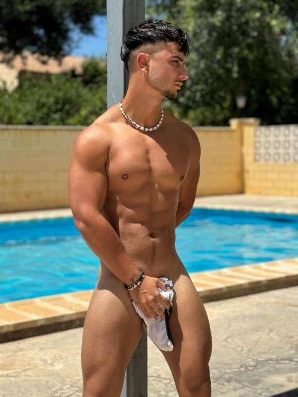 If you answer me you have a gift👅👅