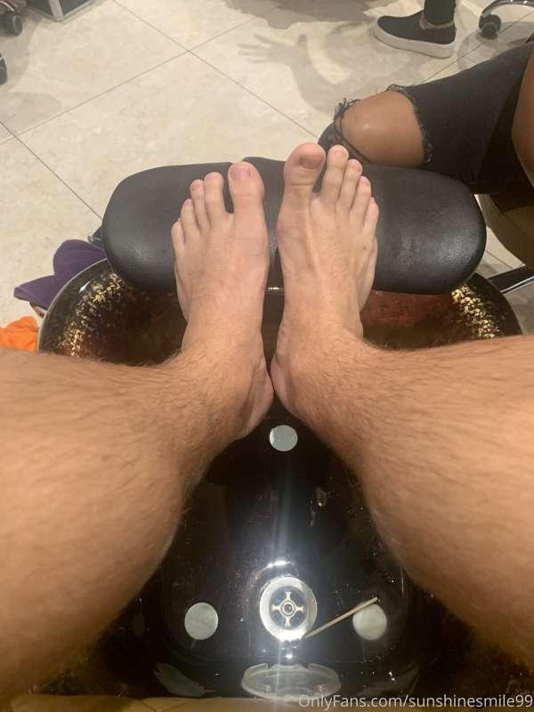 Pedicure today 😍 who’s paying so I can get them all the time..