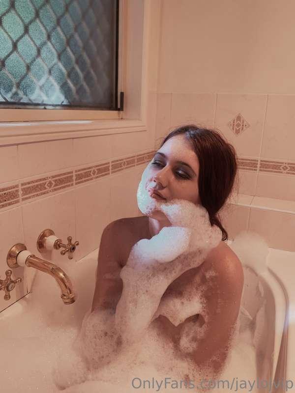 Needing someone to get soapy with😉