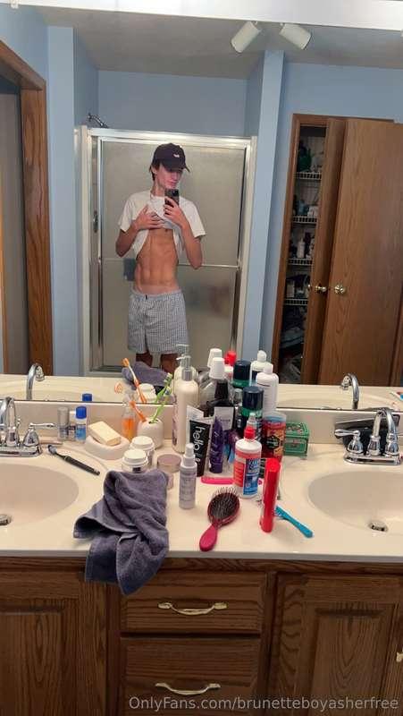 Comment or message me what kind of content you wanna see fro..