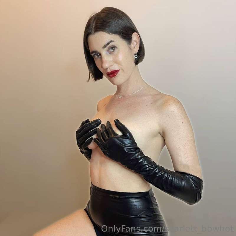 Follow your new Goddess @maxxxineminxxx444