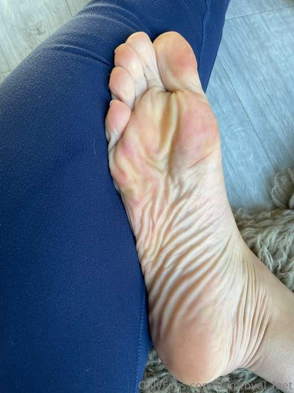 Sweaty and wrinkly sole with my new pedicure…..
Press your f..