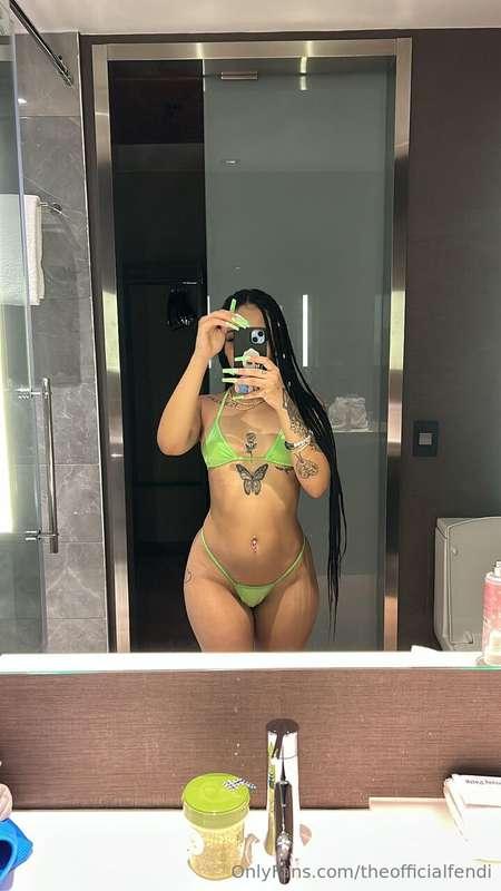 if you love me you’ll go subscribe FOR FREE to my twinnn @ja..