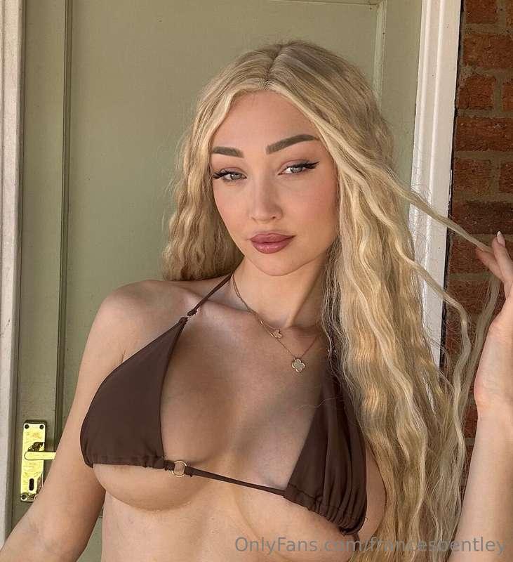 Eyes up here btw 😈