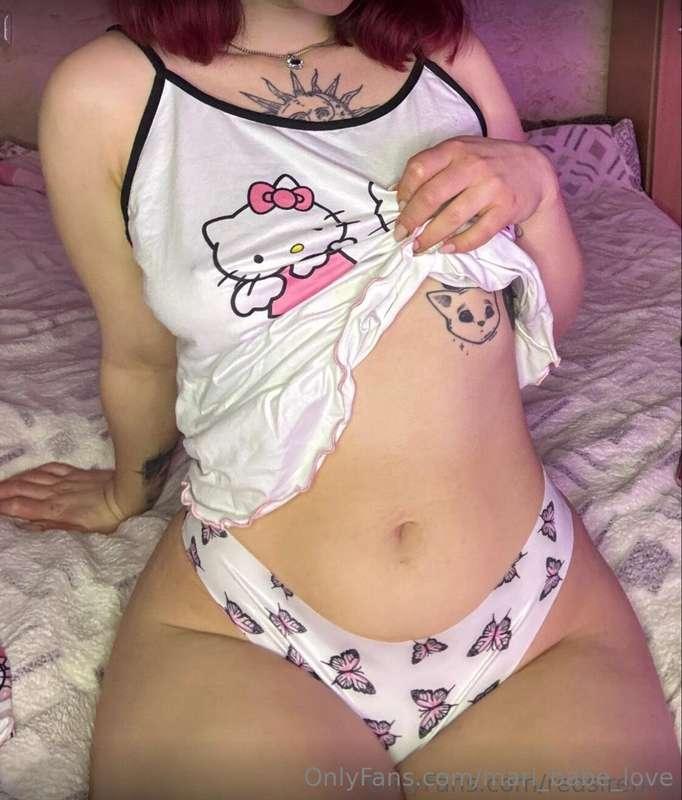 🔥@redsirennn NOW wet💦 She loves having her juicy ass squeeze..