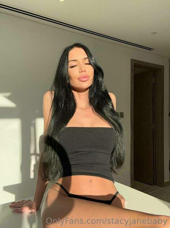 Homely Nastya🥰

Which type of me do you like more? Sweet gir..