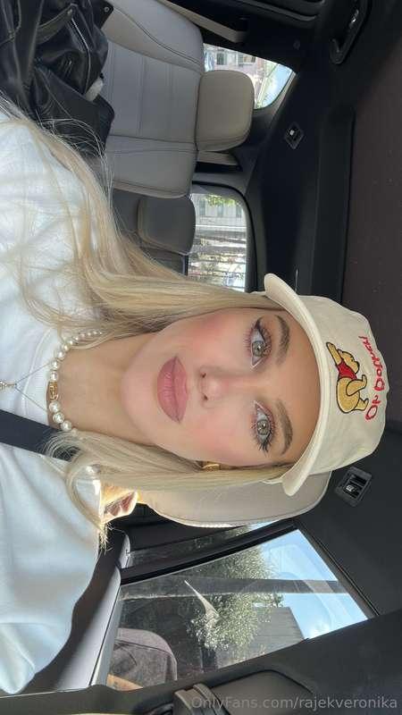Like my new hat ? 😇😇
