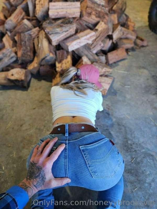 Would you rim my asshole baby? 🥵🍑