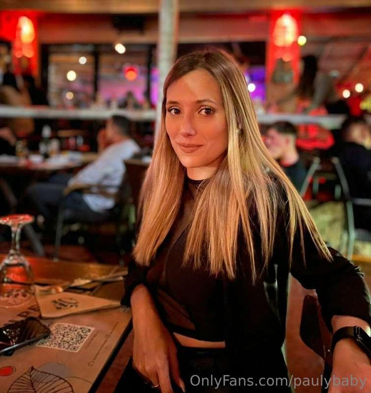 In a little bar, are you coming ? 🤩😏