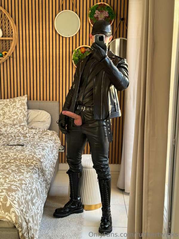 Do you prefer me in leather or rubber to dom you ?