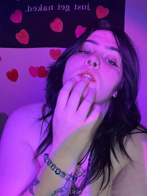 here’s a sneak peak of the valentines content 😈