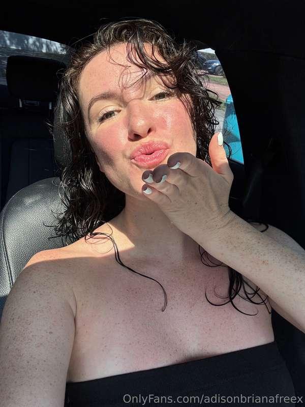 Don't scroll too fast… I bite 😘