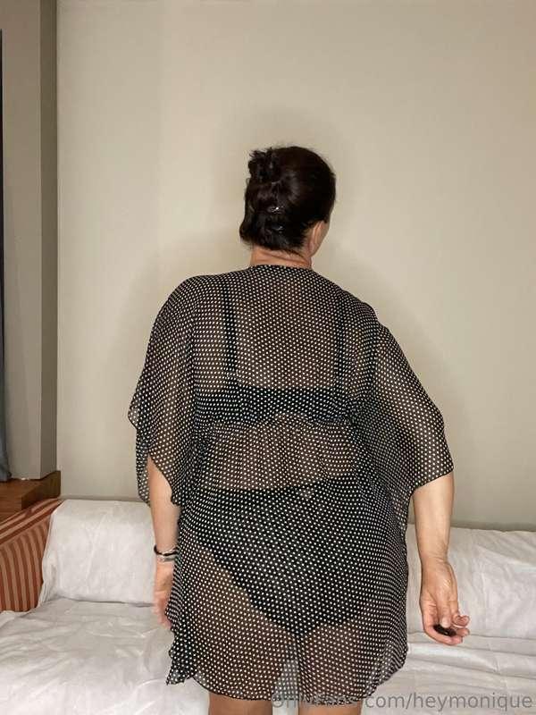 caught you staring… want a closer look?😈
