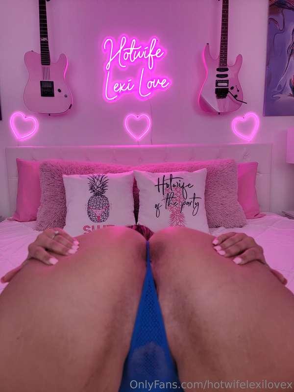 All that's stopping a cock from entering my ass is that tiny..