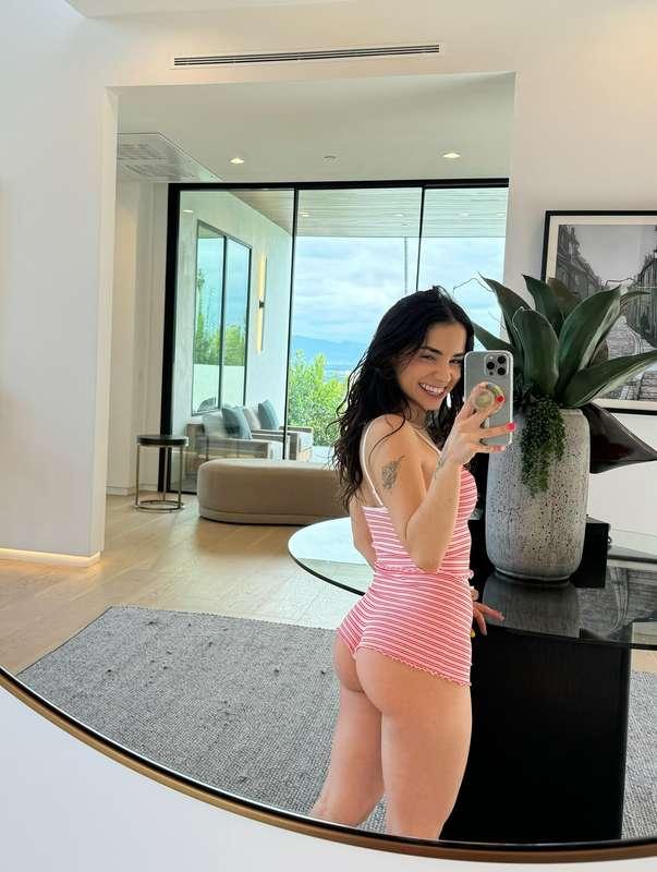 ### WANNA SEE MY UNCENSORED CONTENT? 😇
subscribe to my ONLYF..
