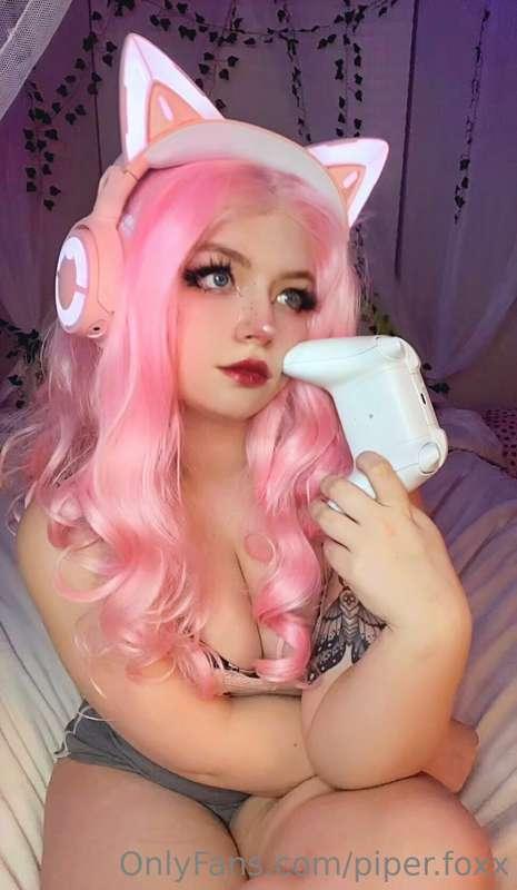 Gaming buddies forever, right? 🌸💗🎮