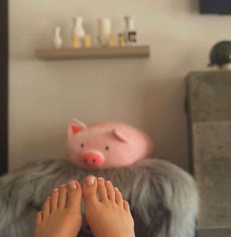 ## 💕🦶🏻