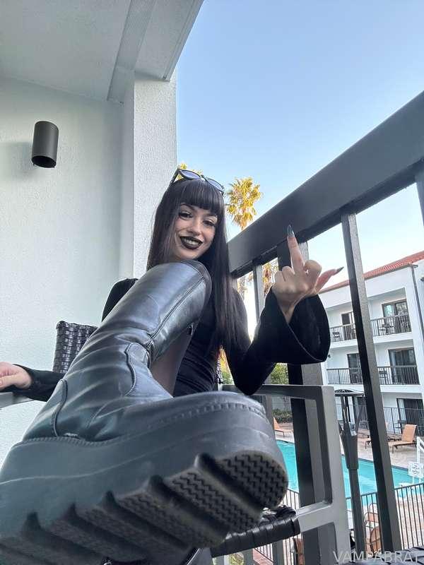 madamzombodomme image #4