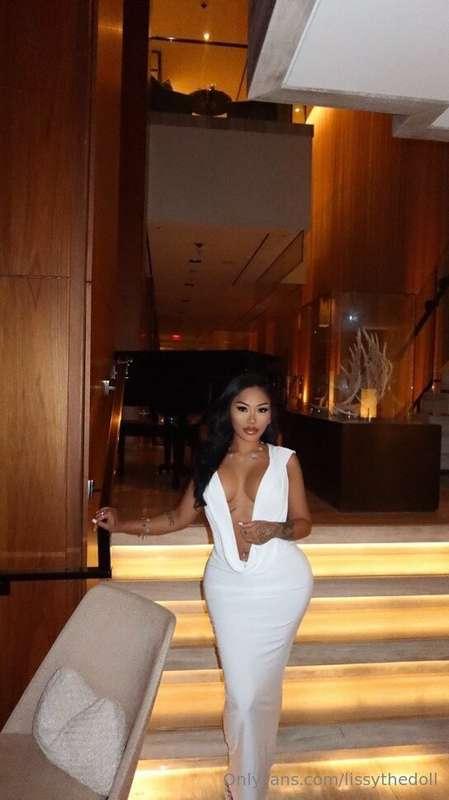 I swear wearing white makes me feel angelic 🤭✨ 