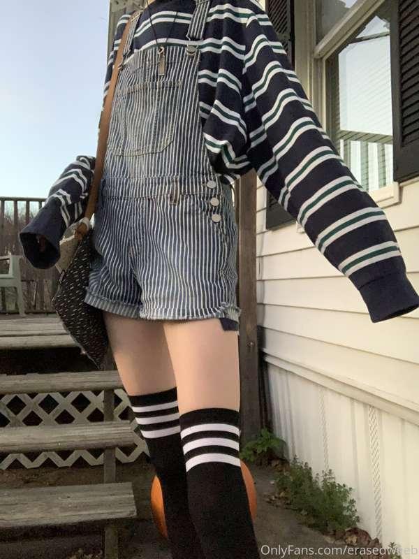 Someone sent me 4 pairs of thigh highs today🥰 also I think I..