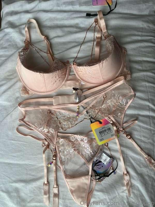 This is the most beautiful lingerie I’ve ever bought 😍 get r..