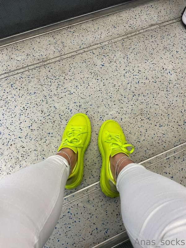 Rocking the neon 👟&🧦💚

Part 1