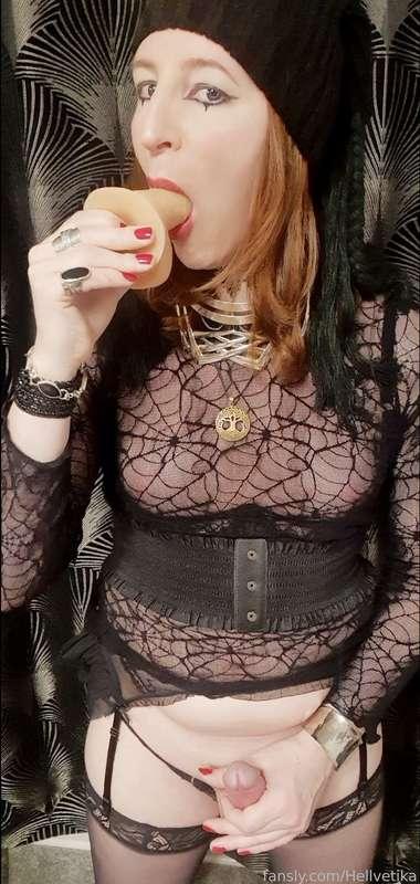 hellvetika image #2
